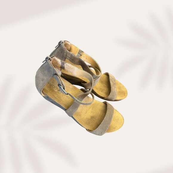 🌟 Lucky Brand Kenadee Suede Wedge Sandals – Taupe 🌟 - Picture 5 of 5